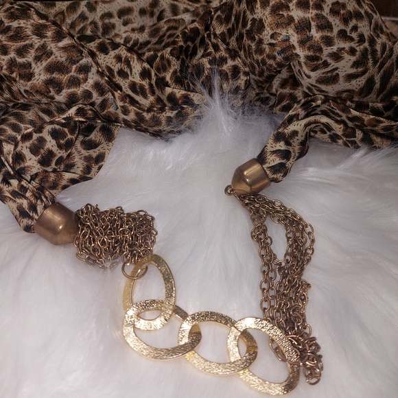 Leopard Chain Scarf - Picture 3 of 6